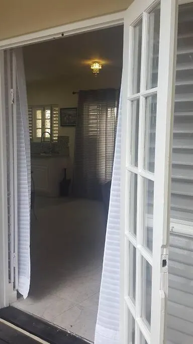 New Kingston Villa Appartement
